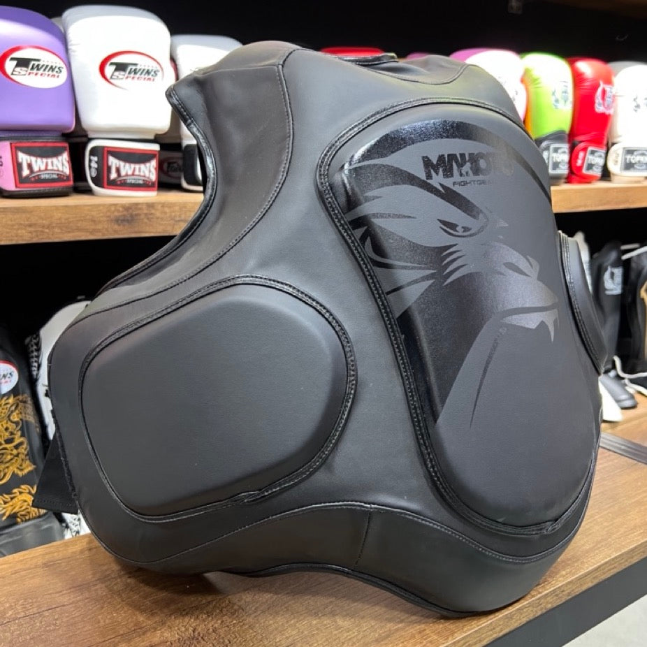 Chaleco de entrenador Makoto M1 Negro Mate - 100%  Poliuretano Premium