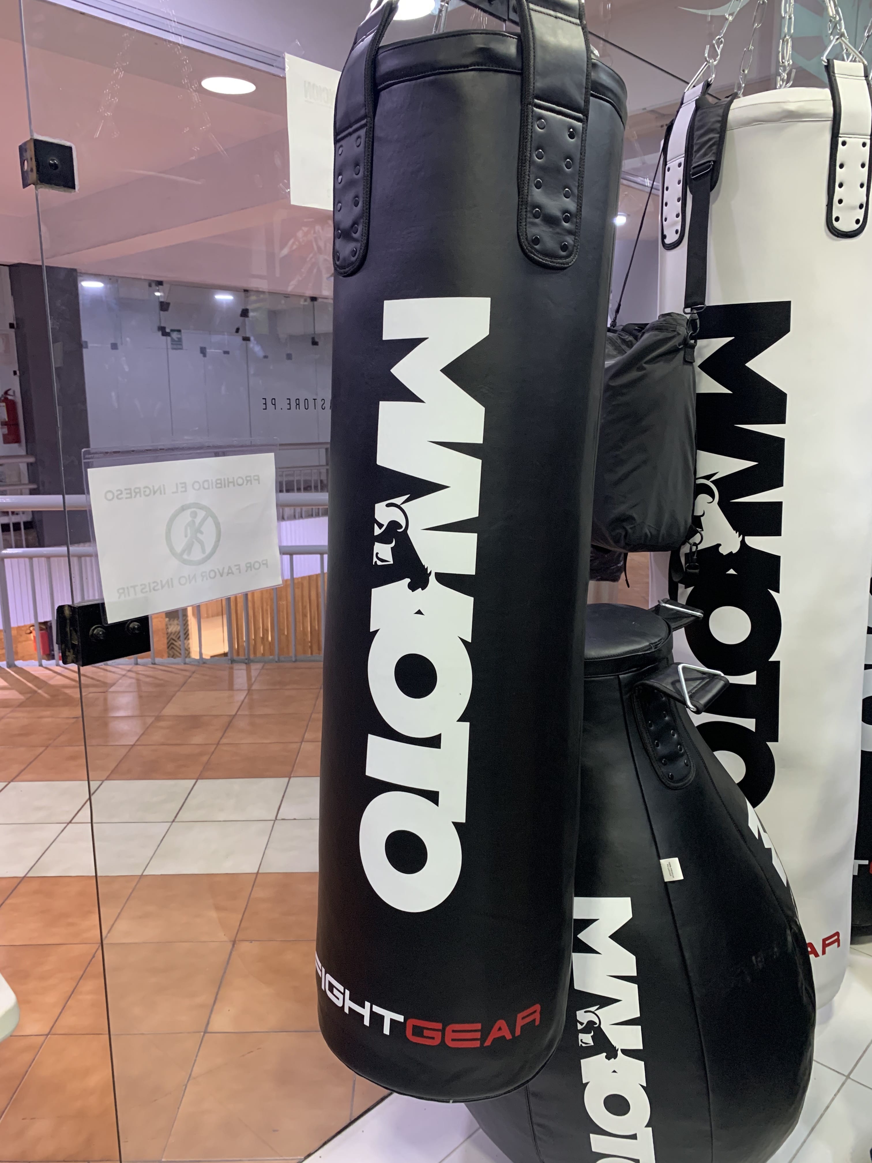 Saco de Boxeo Makoto Banano 1.2m Pro - 100% Poliuretano Premium- Con Relleno