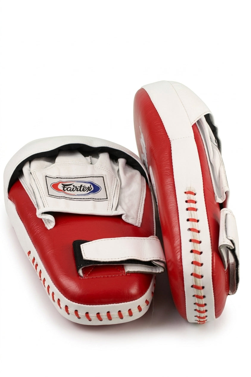 Guanteletas Fairtex Pro Angular FMV8 - Muay Thai - Rojo/Blanco - 100% Cuero