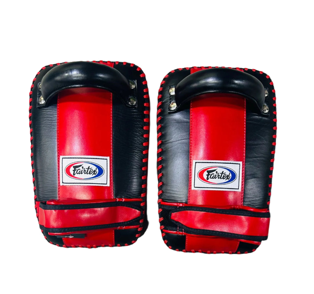 Kicking Pads de Muay Thai Fairtex KPLC1 Negro/Rojo - 100% Cuero