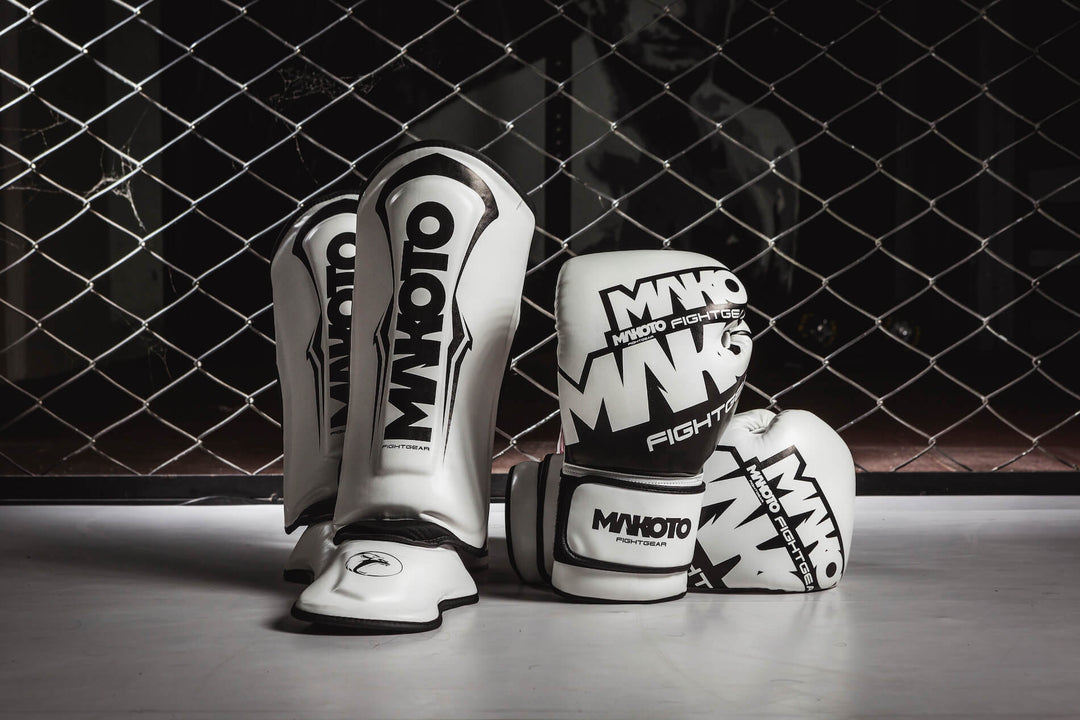 Combo Guantes + Canilleras Makoto M1 Blanco - 100% Poliuretano