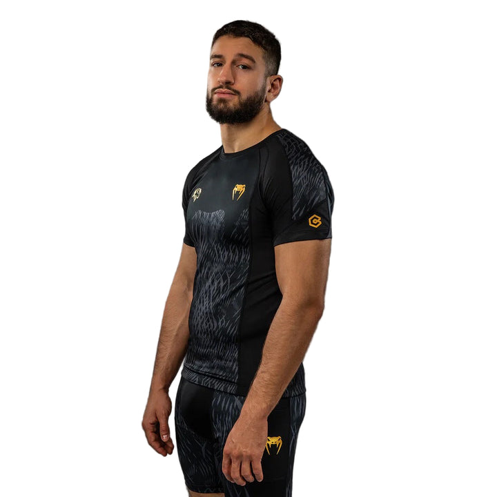 Rashguard Manga Corta Venum x Chimaev Wild Borz