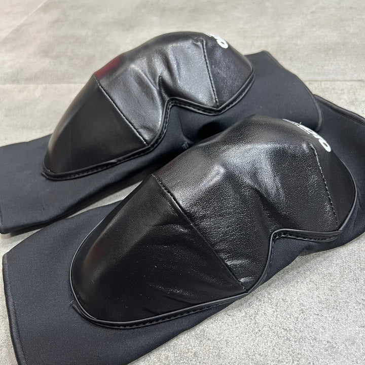 Coderas para Muay Thai Makoto Poliuretano - Negro