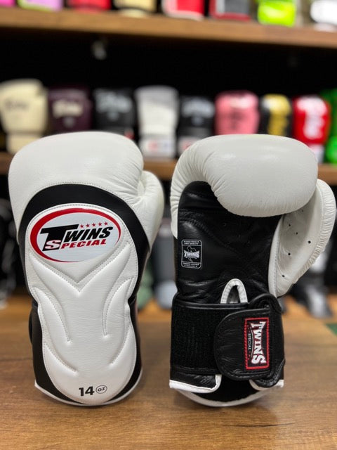 Guantes Twins Special Muay Thai y Boxeo Extended Blanco/Negro- 100% Cuero