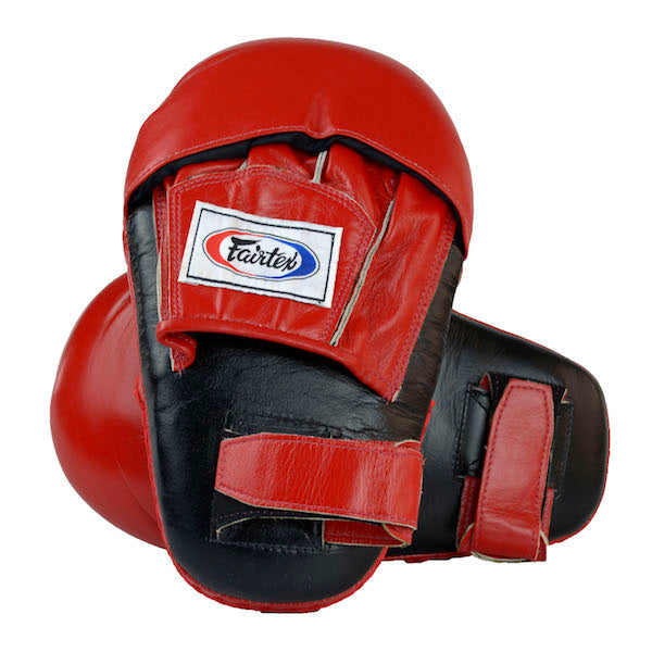Guanteletas Fairtex Pro Angular - Muay Thai - Negro/Rojo - 100% Cuero - MMA Store Peru