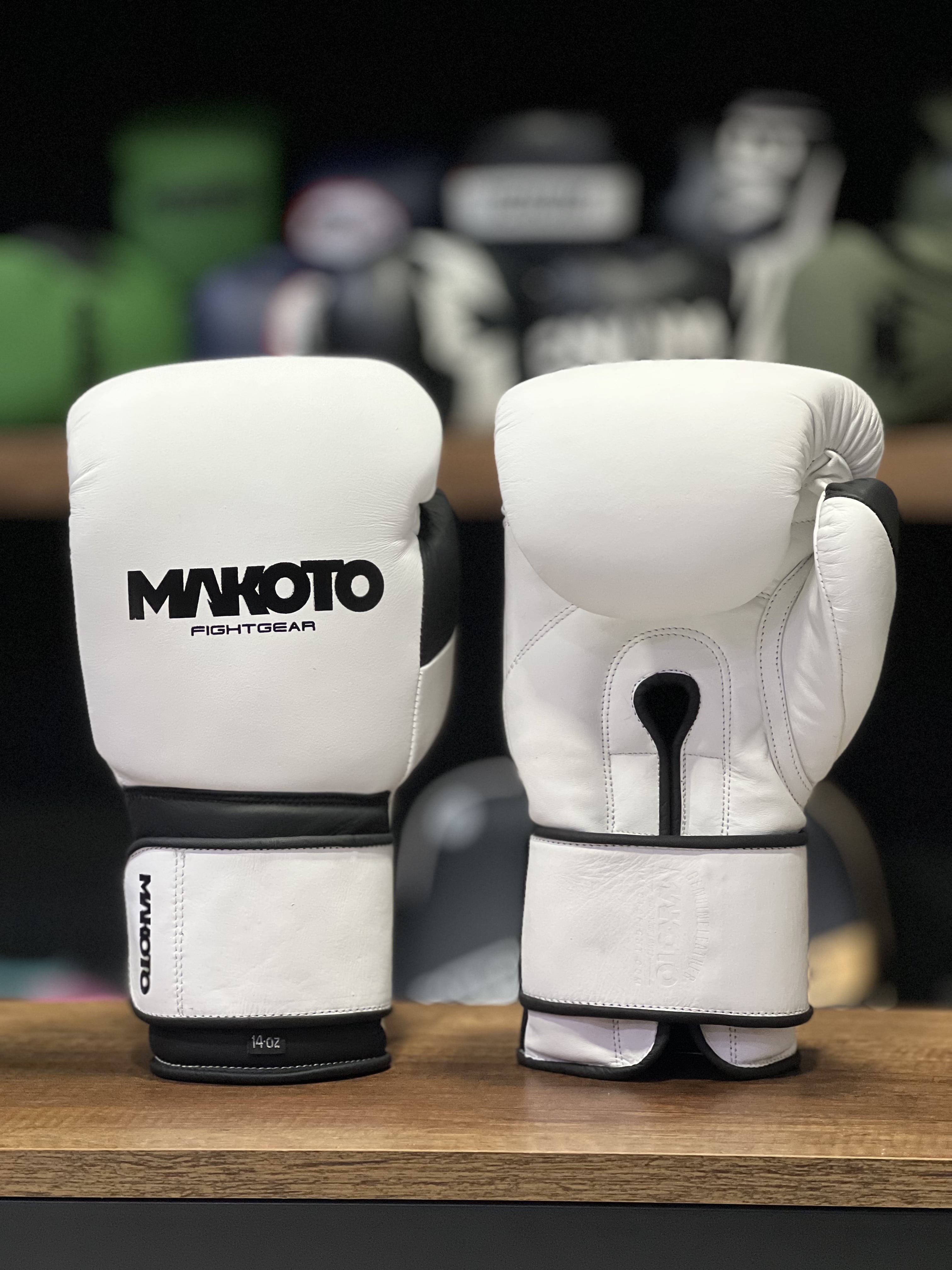 Guantes de Boxeo Makoto Premium Mate Blanco/Negro - 100% Cuero Genuino