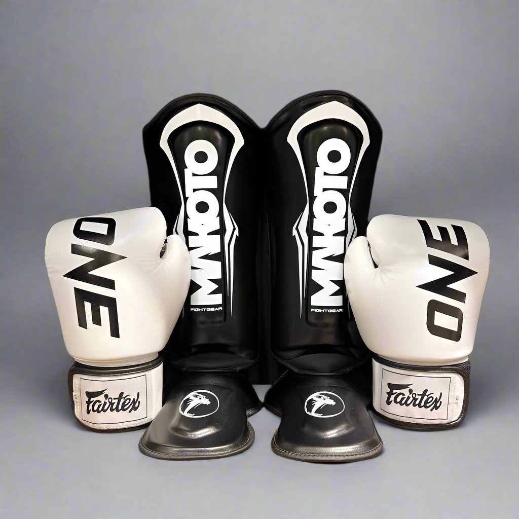 Combo Fairtex + Makoto:  Guantes Fairtex + Canilleras Makoto M1