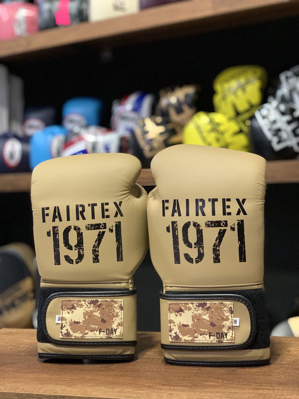 Guantes de boxeo Fairtex BGV25 FDAY2 - 100%  Microfibra