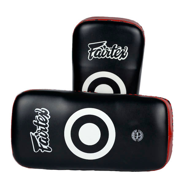 Kicking Pads Fairtex Muay Thai - Negro/Rojo - 100% Cuero - Tamaño Standard - MMA Store Peru
