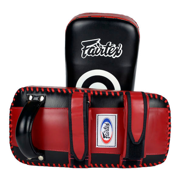 Kicking Pads Fairtex Muay Thai - Negro/Rojo - 100% Cuero - Tamaño Standard - MMA Store Peru