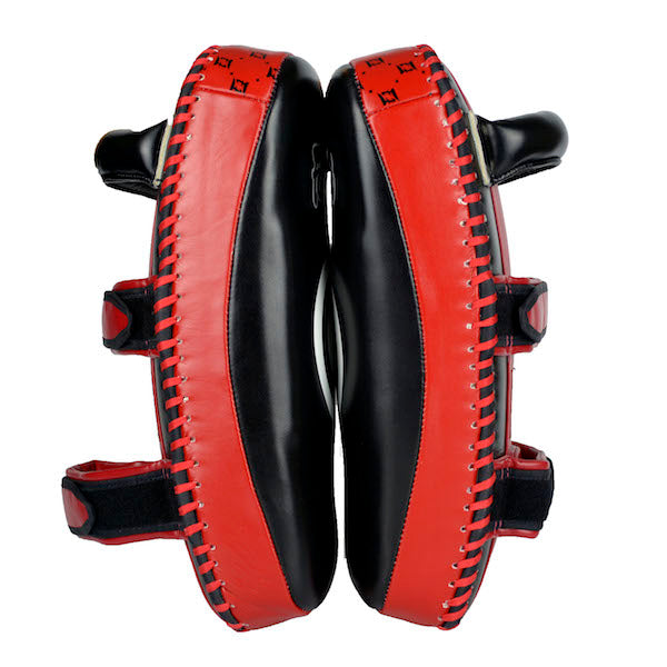 Kicking Pads Fairtex Muay Thai - Negro/Rojo - 100% Cuero - Tamaño Standard - MMA Store Peru