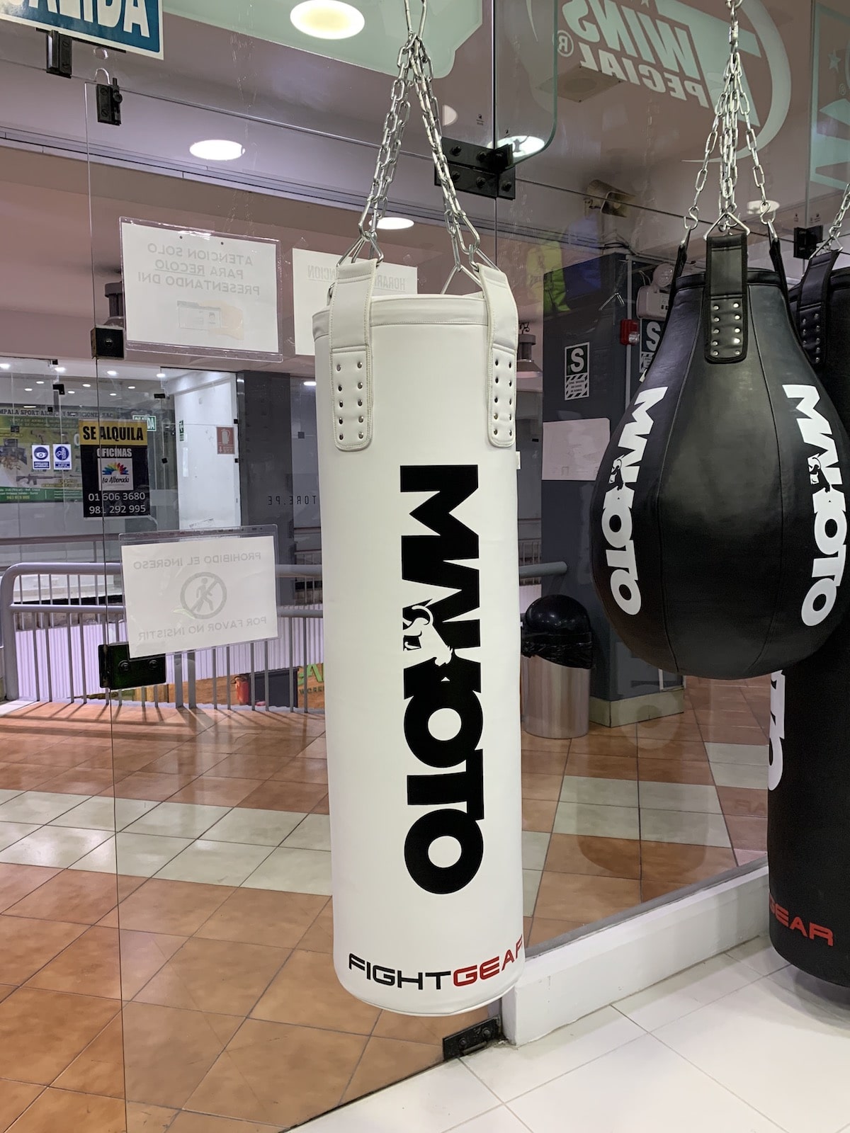 Saco Makoto Banano 1.2m Pro Blanco  Muay Thai - Boxeo  -  100% Poliuretano Premium- Sin Relleno