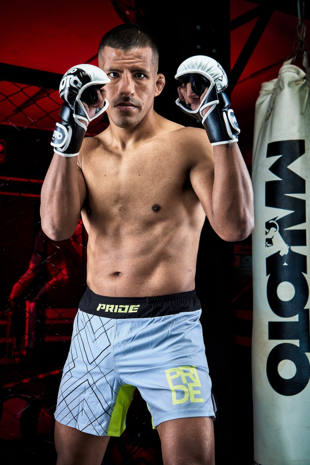 Short Pride Hybrid Ultra Gris/Amarillo para Muay Thai, Kickboxing, MMA.