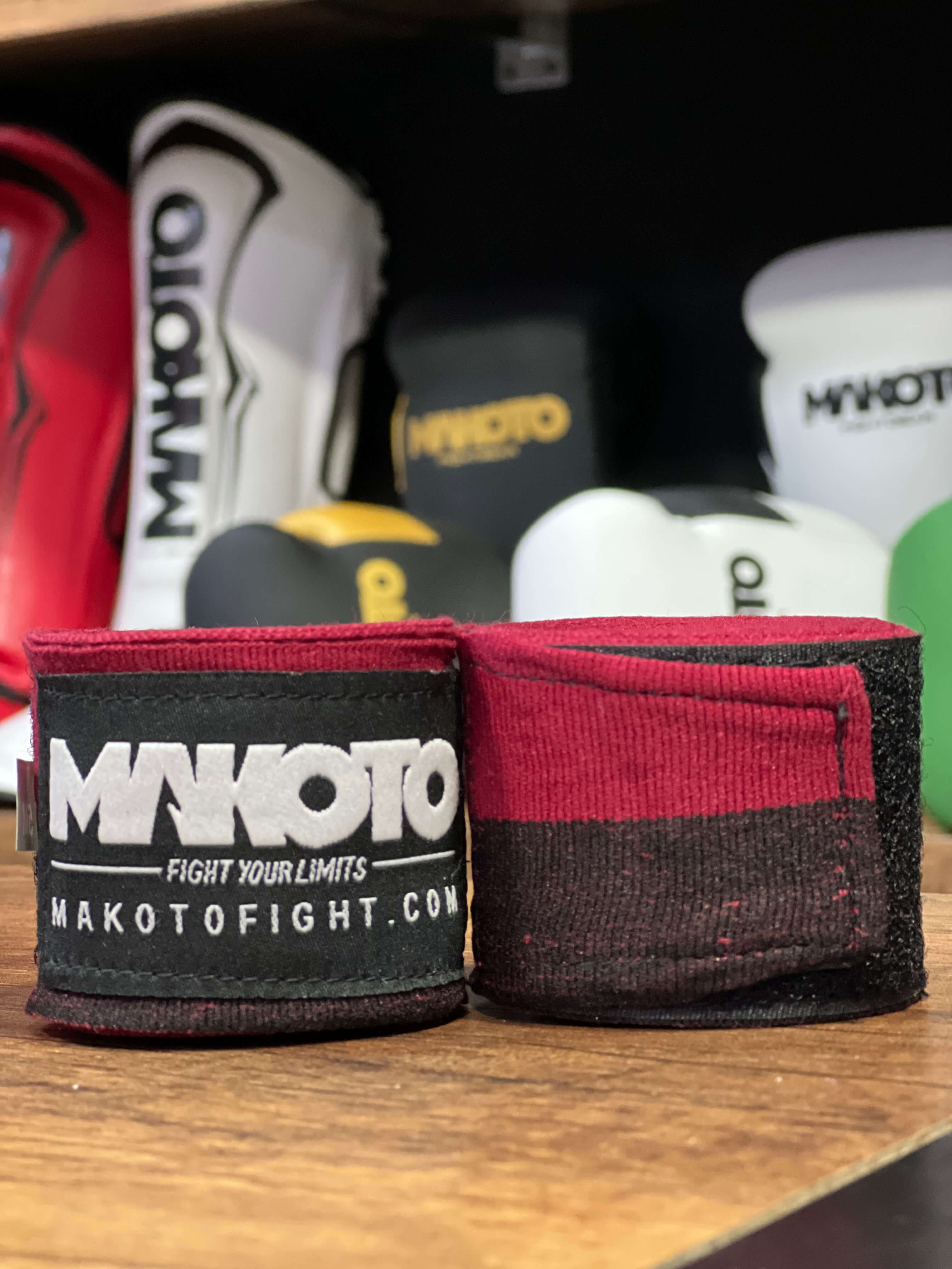 Vendas de boxeo Makoto Negro/Rojo - 5 metros - Semielasticas